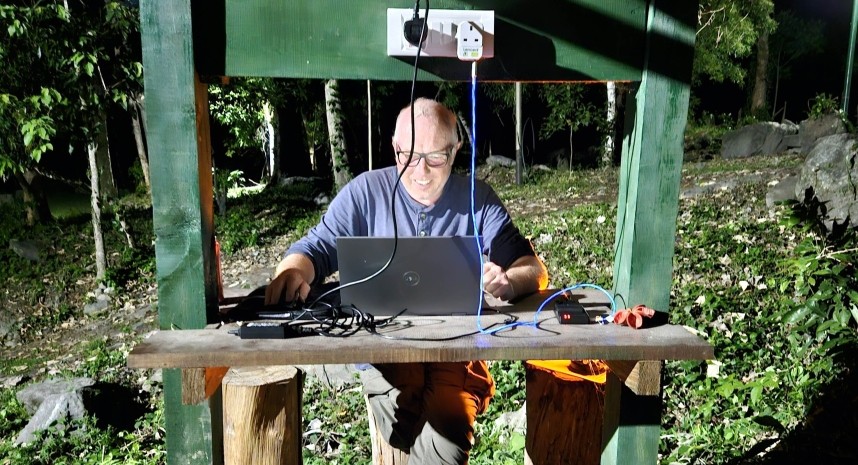 Writing my trip report in my jungle office © Richard Baines
